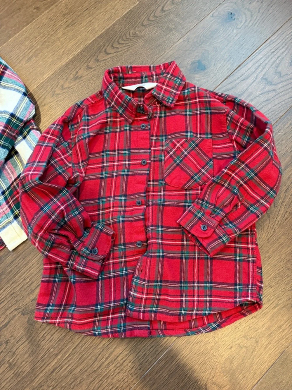 Amazon Essentials / Old Navy Kids Plaid Flannel Shirts Size 4 and 5 - C39-029